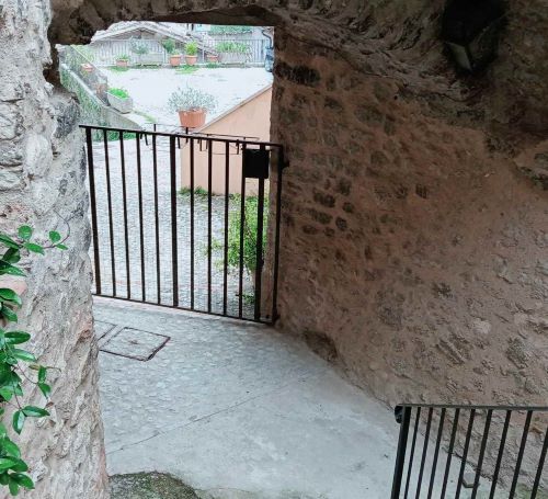 Valnerina vendesi appartamento in castello