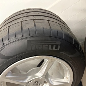 Inserzioni-Gratuite Set completo di 4 cerchi in lega originali Porsche con pneumatici Pirelli già montatiCondizioni ottimeCerchi: Originali PorscheMisure